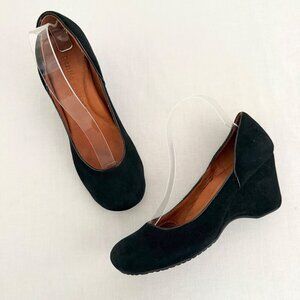Gentle Souls Wedge Pumps Size 8.5M Black Suede Leather Upper Classic Comfort Sty